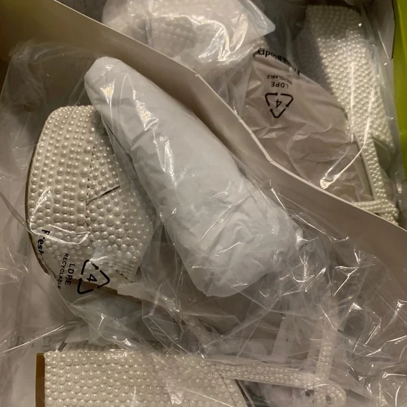 While pearl heels - Picture 7 of 7